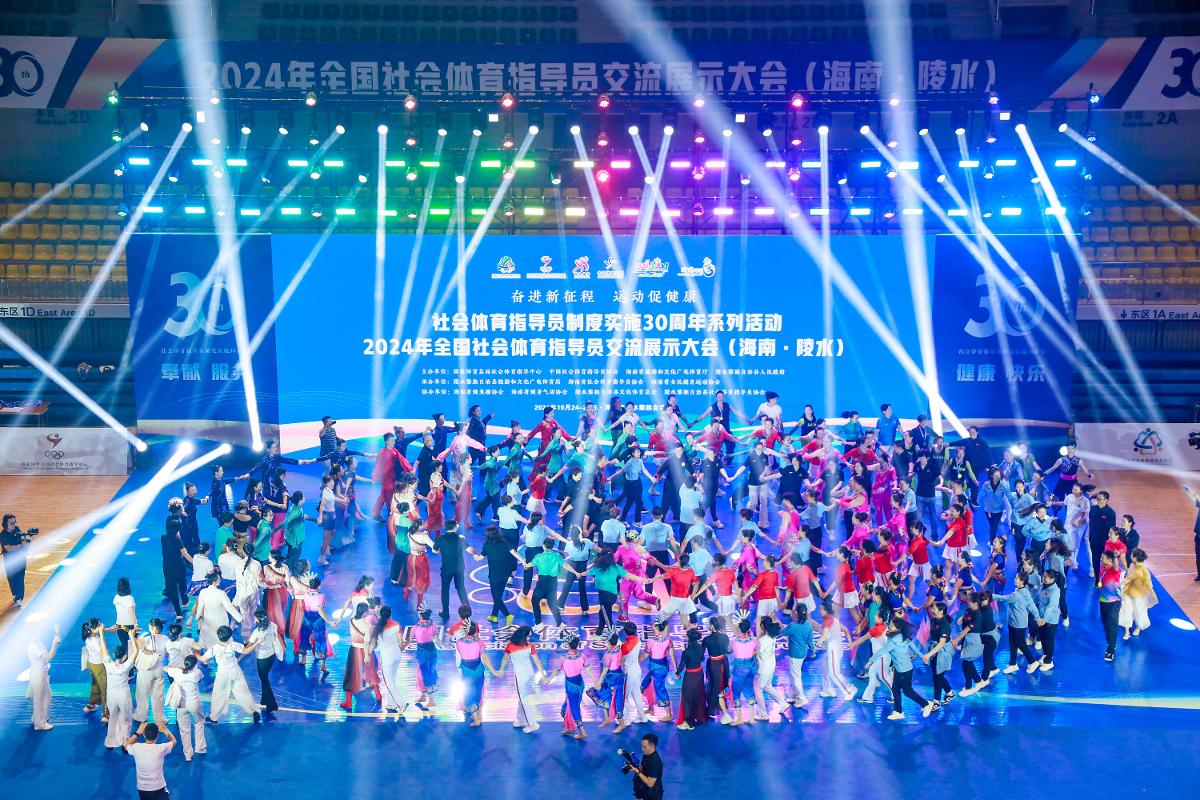 曾经的前场搭档！安东尼和拉什福德拥抱这一刻，你想到了什么？