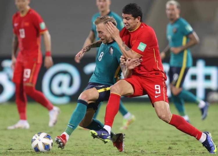 2026年美加墨世界杯扩军至48队，小组赛规则革新，淘汰赛对阵更复杂，传统强队与新势力激烈竞争。