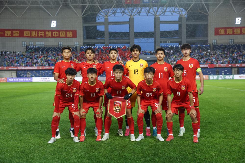 深圳新鹏城主帅陈涛观战曼城比赛，明日与城市集团同事会面