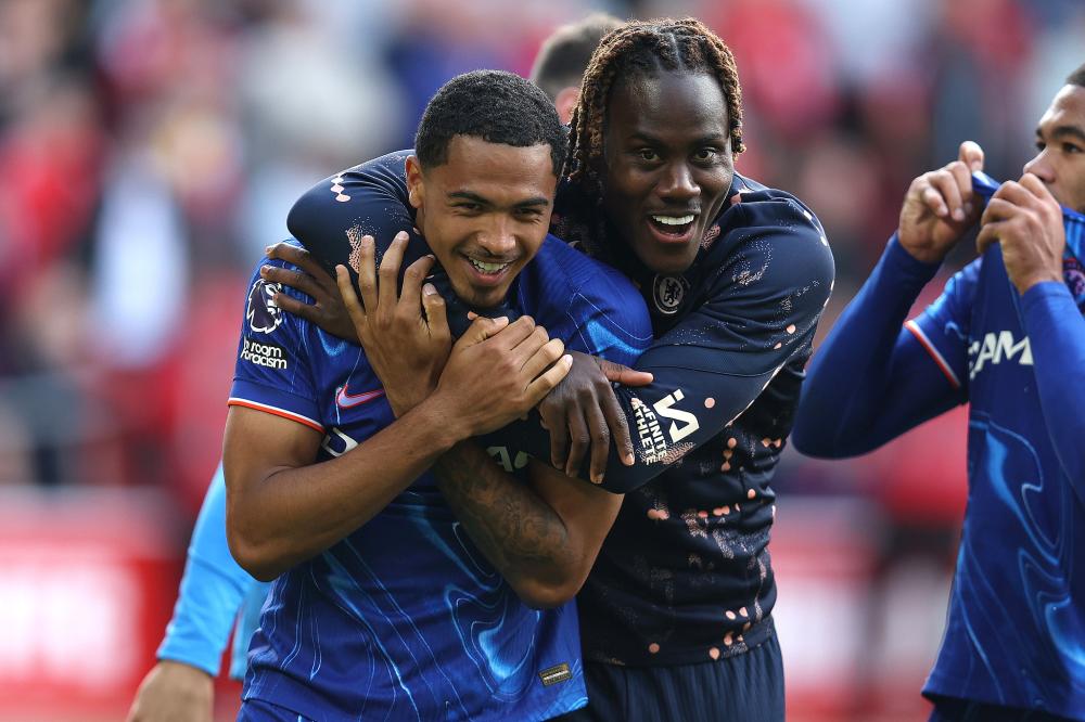 霍华德招募字母哥搭档东詹：别带伤强撑上场，湖人需要你