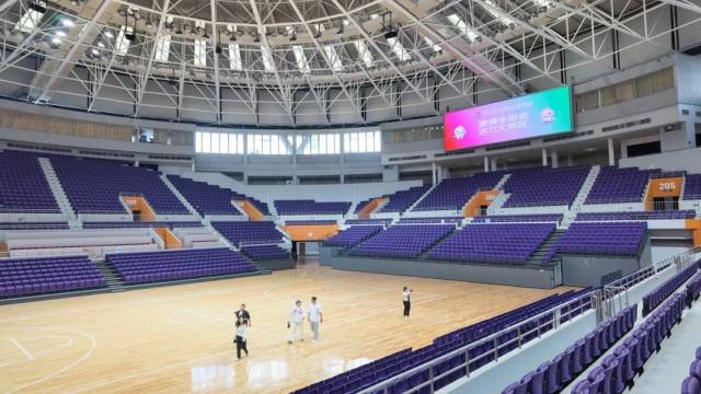 开小会？巴媒：安帅今日训练开始前和维尼修斯交谈了3分钟