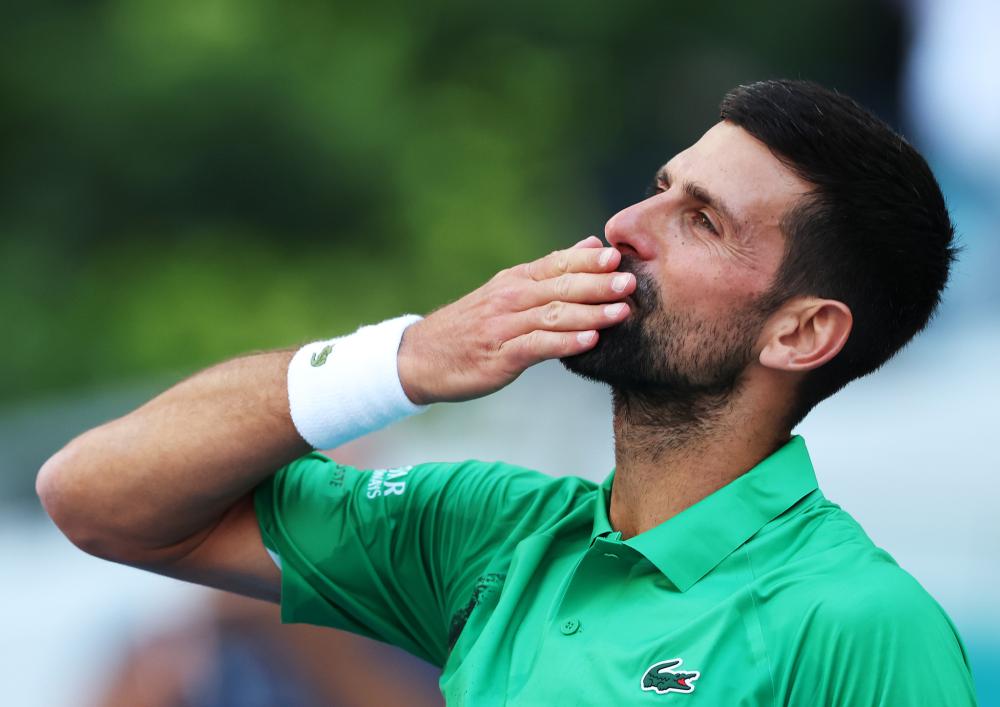 火箭对太阳伤病报告：布克＆杰伦·格林缺席，利弗斯出战成疑